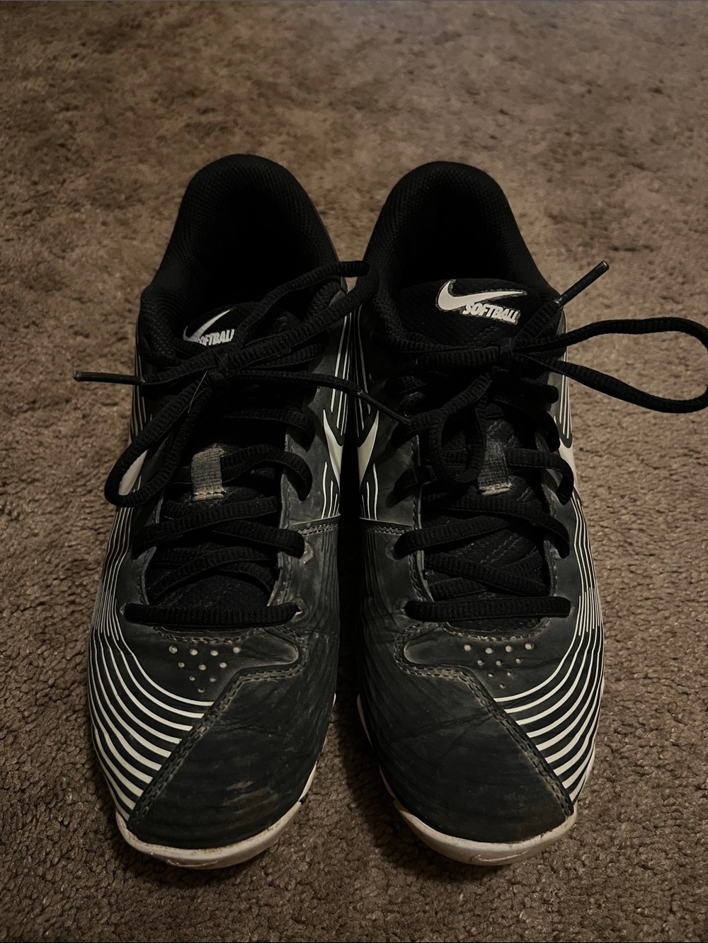 Nike Women’s Black and White Athletic Cleats - Rubber